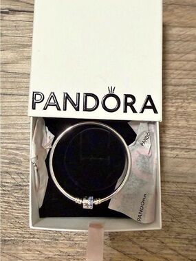 Pandora Sparkling Barrel Clasp Bangle size 7.5” NEW